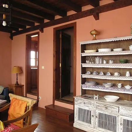 Sleeps 4 Pool Wifi Uga